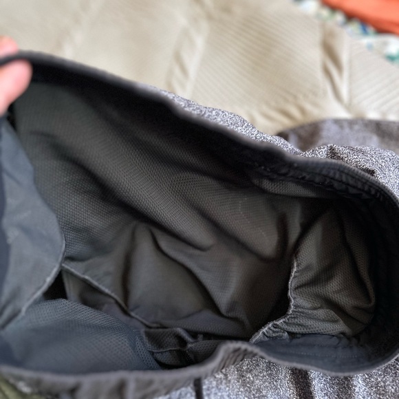 Men’s Lululemon Pace Breaker Linerless Short 7" - Gray Speckled - Size Medium - Picture 6 of 8